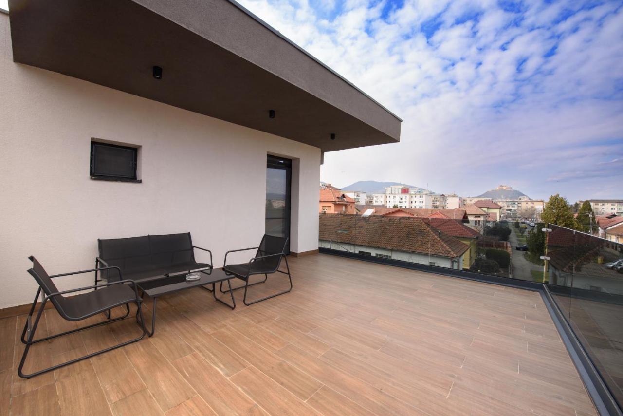 Vila Sarisa Deva Exteriér fotografie